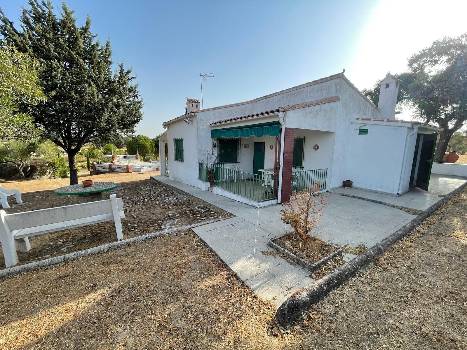 Vista exterior de Casa o chalet en venta en Arroyo de la Luz con Calefacción, Trastero y Piscina