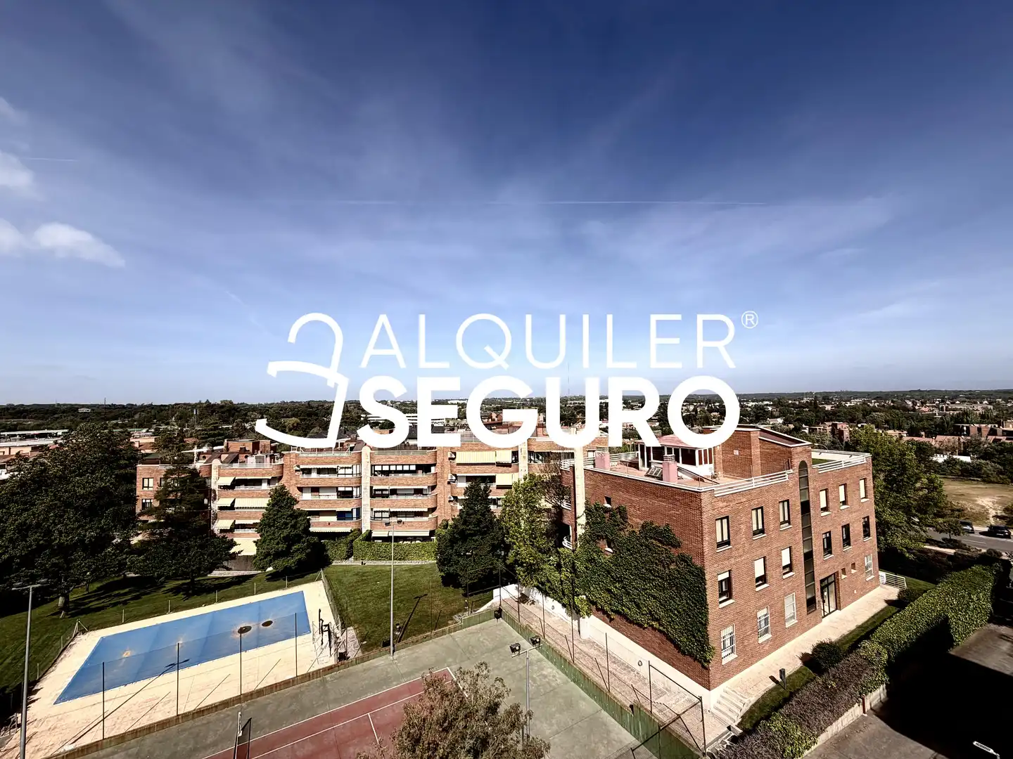 Vista exterior de Àtic de lloguer en Pozuelo de Alarcón amb Calefacció, Terrassa i Piscina