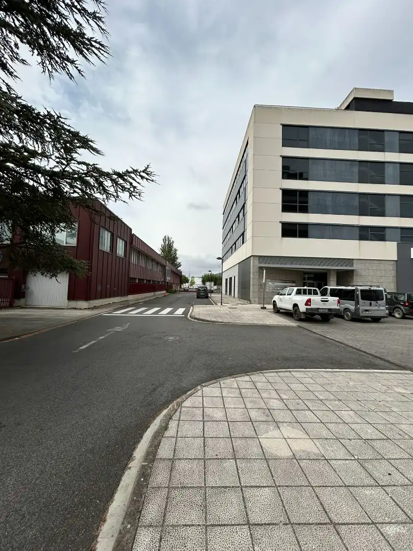 Office space with lift to rent in Polígono Parque Empresarial la Muga 11, imagen 9