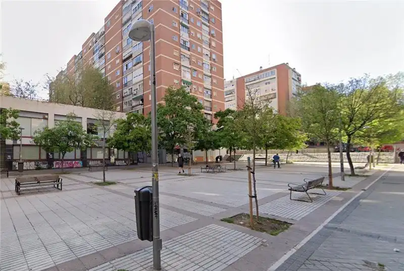 Terreno residencial en venta en Avenida de Monforte de Lemos, imagen 2