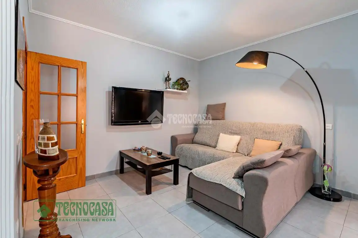 Sala de estar de Piso en venta en Roquetas de Mar con Jardín privado, Terraza y Balcón