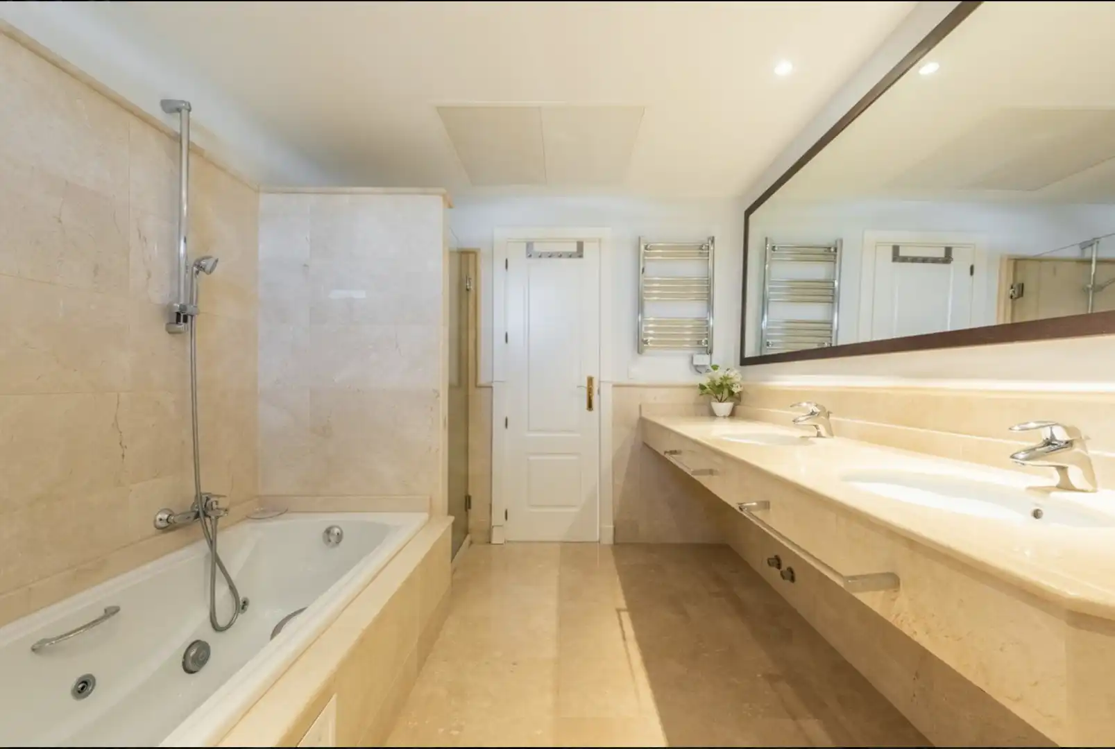 Badezimmer von Maisonette zum Verkauf in Marbella mit Terrasse, Möbliert und Gemeinschaftspool