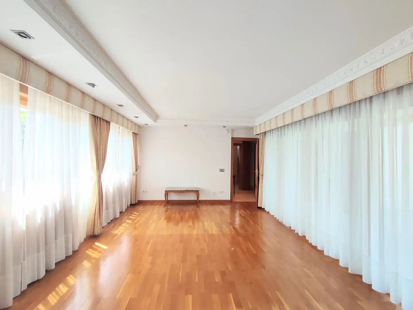 Sala d'estar de Casa o xalet en venda en Cizur amb Calefacció, Jardí privat i Terrassa