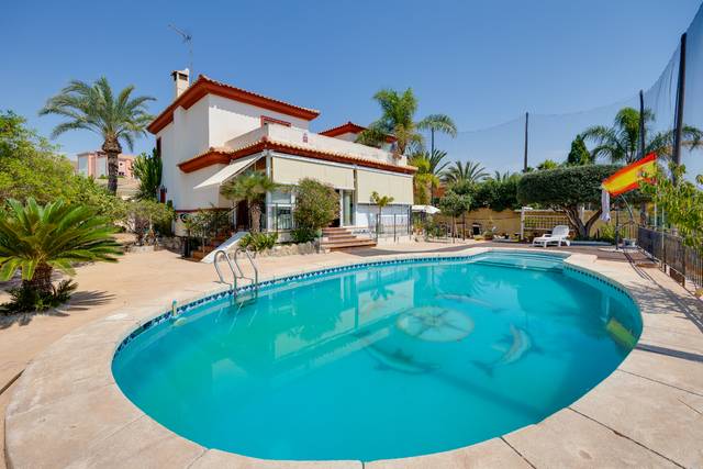 Casa-chalet en Venta en Carrer del Vespre en Bonalba - Cotoveta