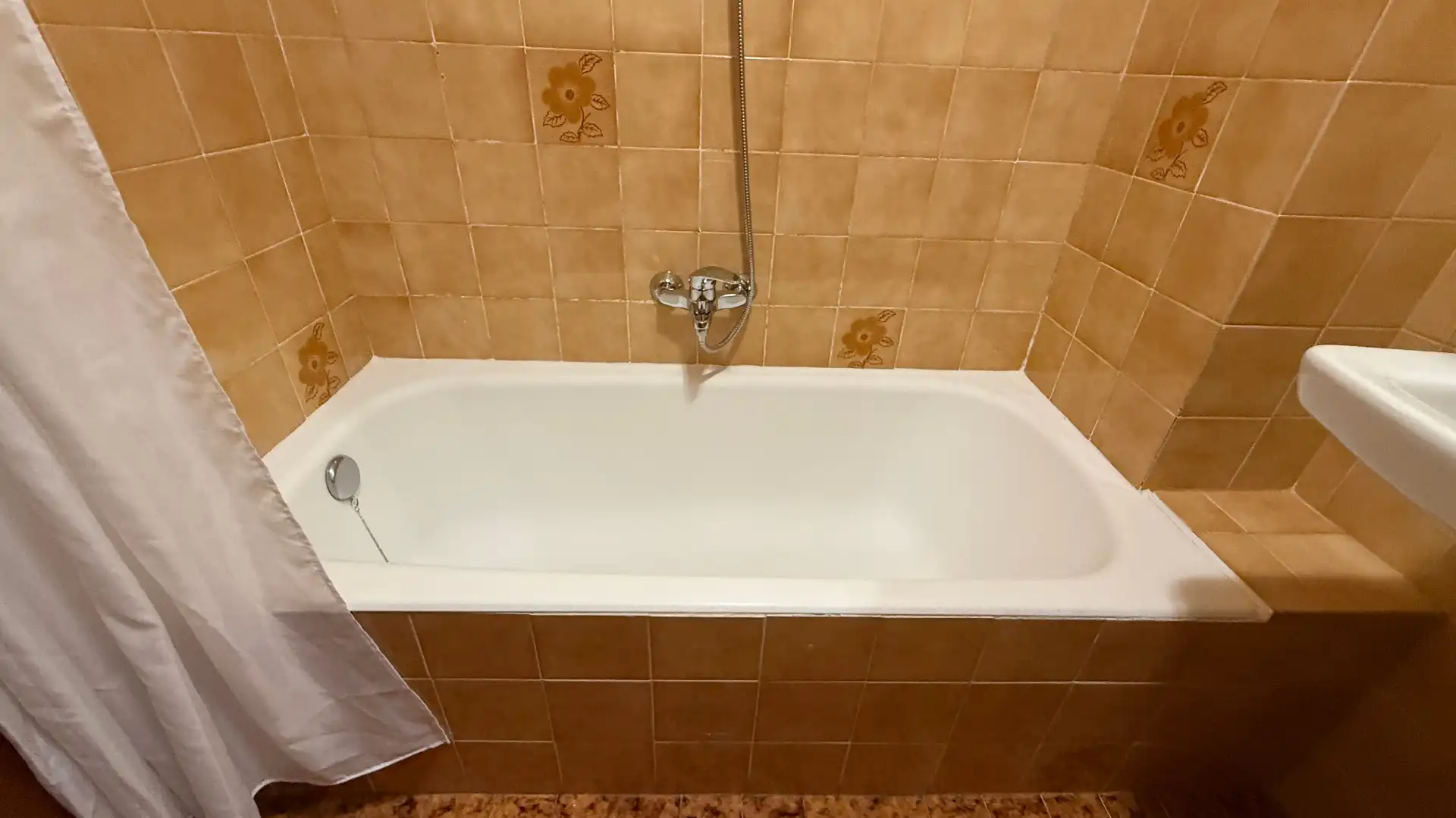 Baño de Piso de alquiler en Albacete con Calefacción, Terraza y Amueblado