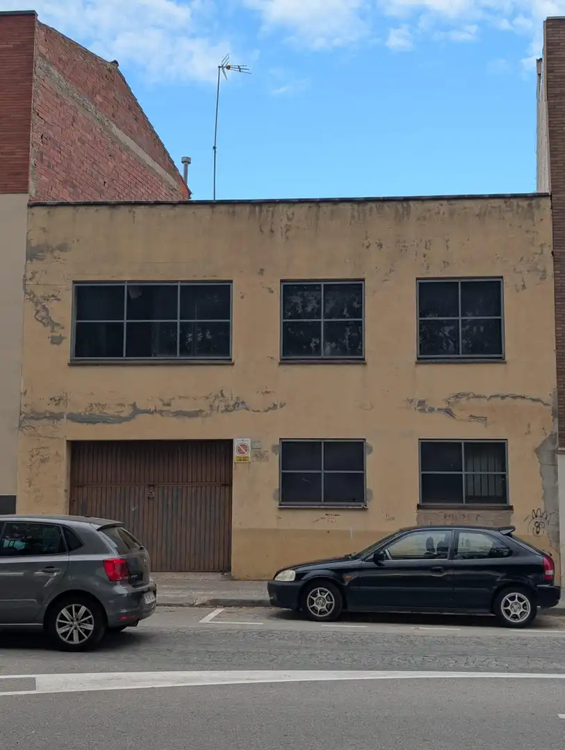 Vista exterior de Nau industrial en venda en Terrassa