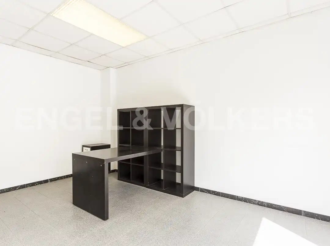Nau industrial de lloguer en Sant Feliu de Llobregat