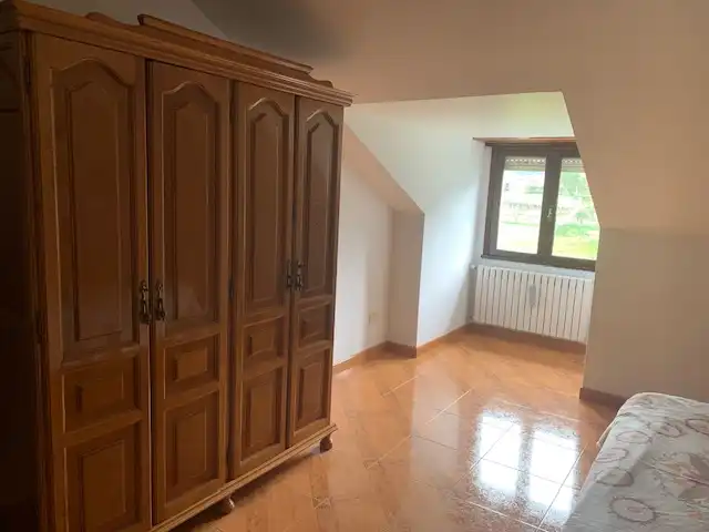 Schlafzimmer von Einfamilien-Reihenhaus zum Verkauf in Vilagarcía de Arousa mit Heizung, Privatgarten und Möbliert
