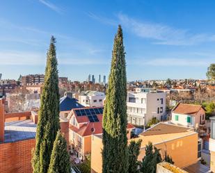 Vista exterior de Casa adosada en venda en  Madrid Capital amb Calefacció i Jardí privat