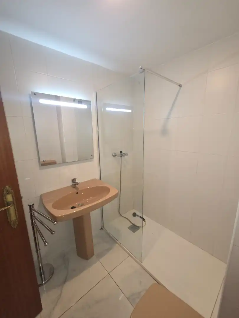 Bathroom of Flat for rent in Badajoz  with Air Conditioner, Terrace and Furnished