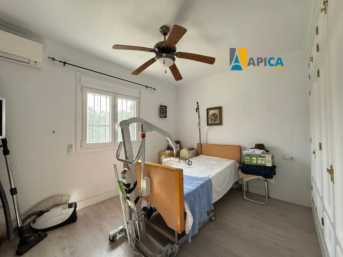 Bedroom of Houses for sale in Chiclana de la Frontera  with Air Conditioner, Terrace and Storage room