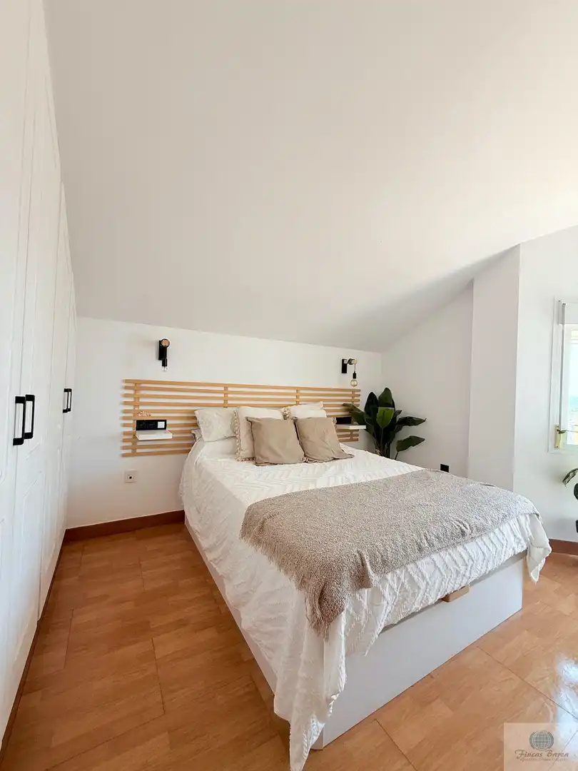 Bedroom of Attic for sale in Fuengirola  with Air Conditioner, Terrace and Community pool