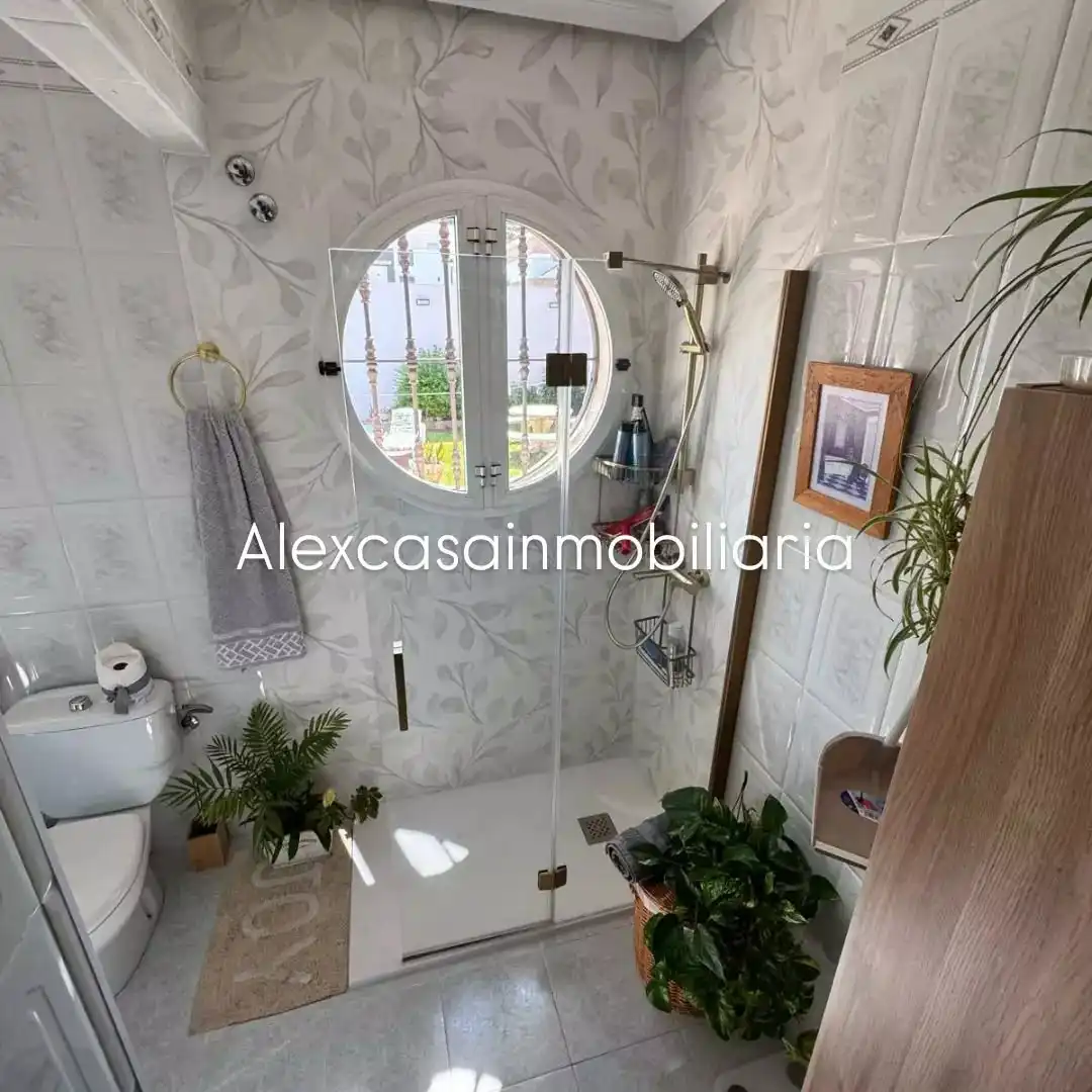 Bathroom of Houses for sale in Cabra  with Air Conditioner, Private garden and Terrace
