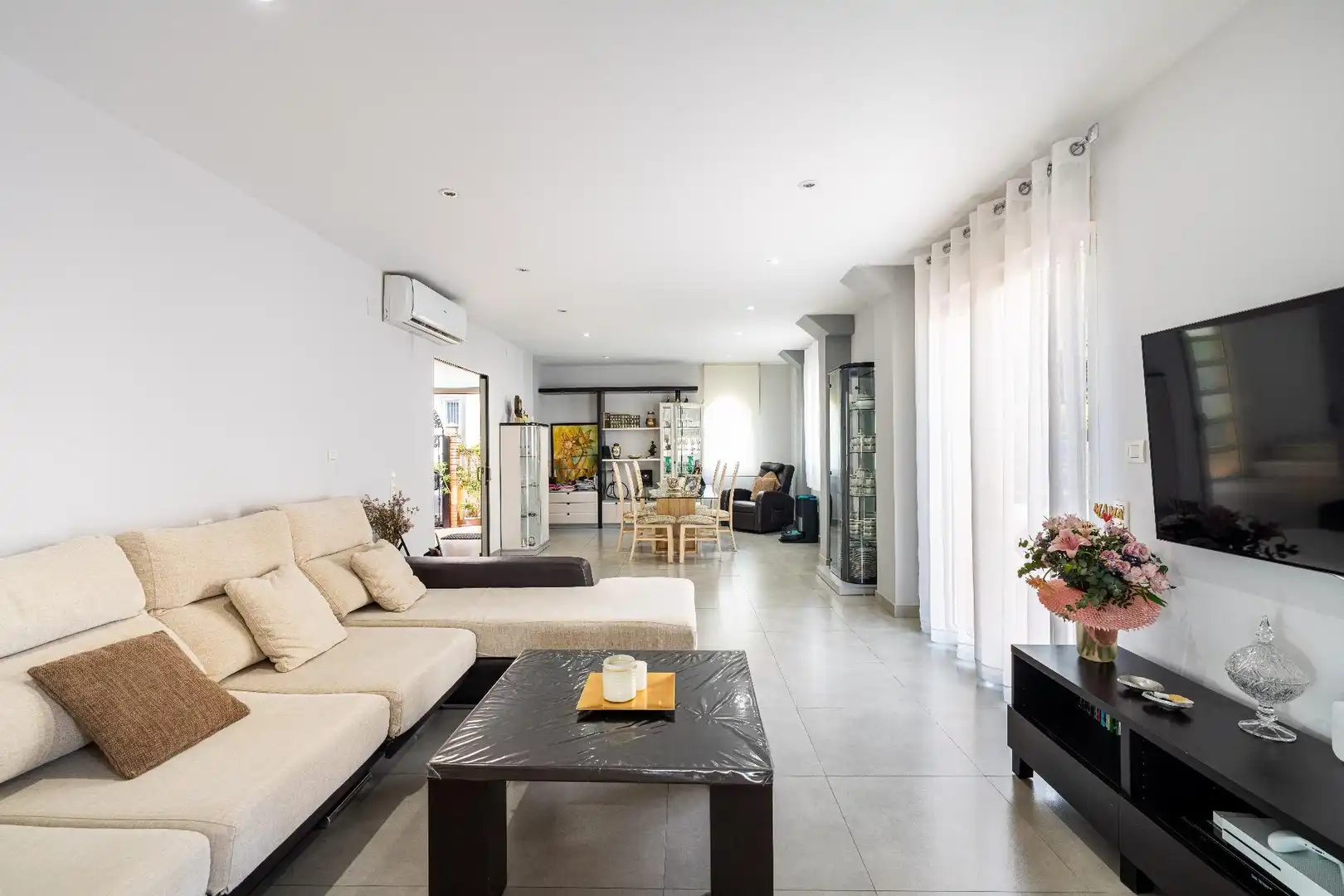 Living room of Houses for sale in Roquetas de Mar  with Air Conditioner, Private garden and Terrace