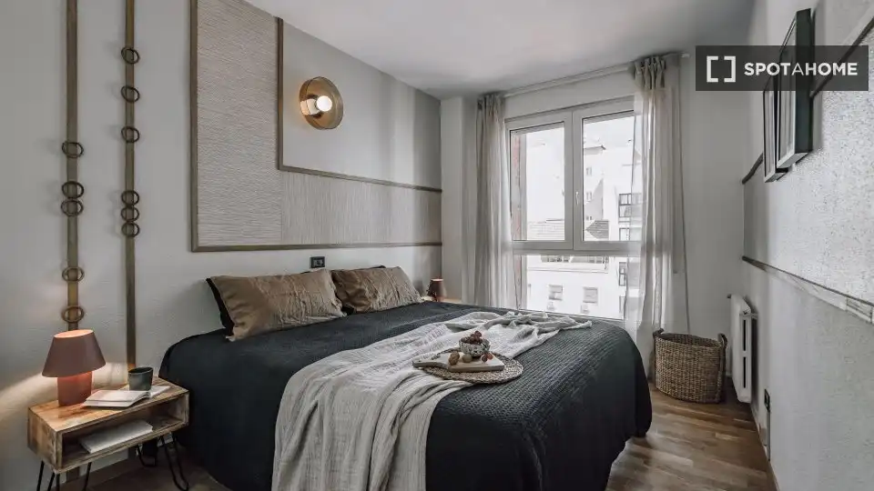Bedroom of Flat for rent in Madrid  with Air Conditioner, Heating and Furnished