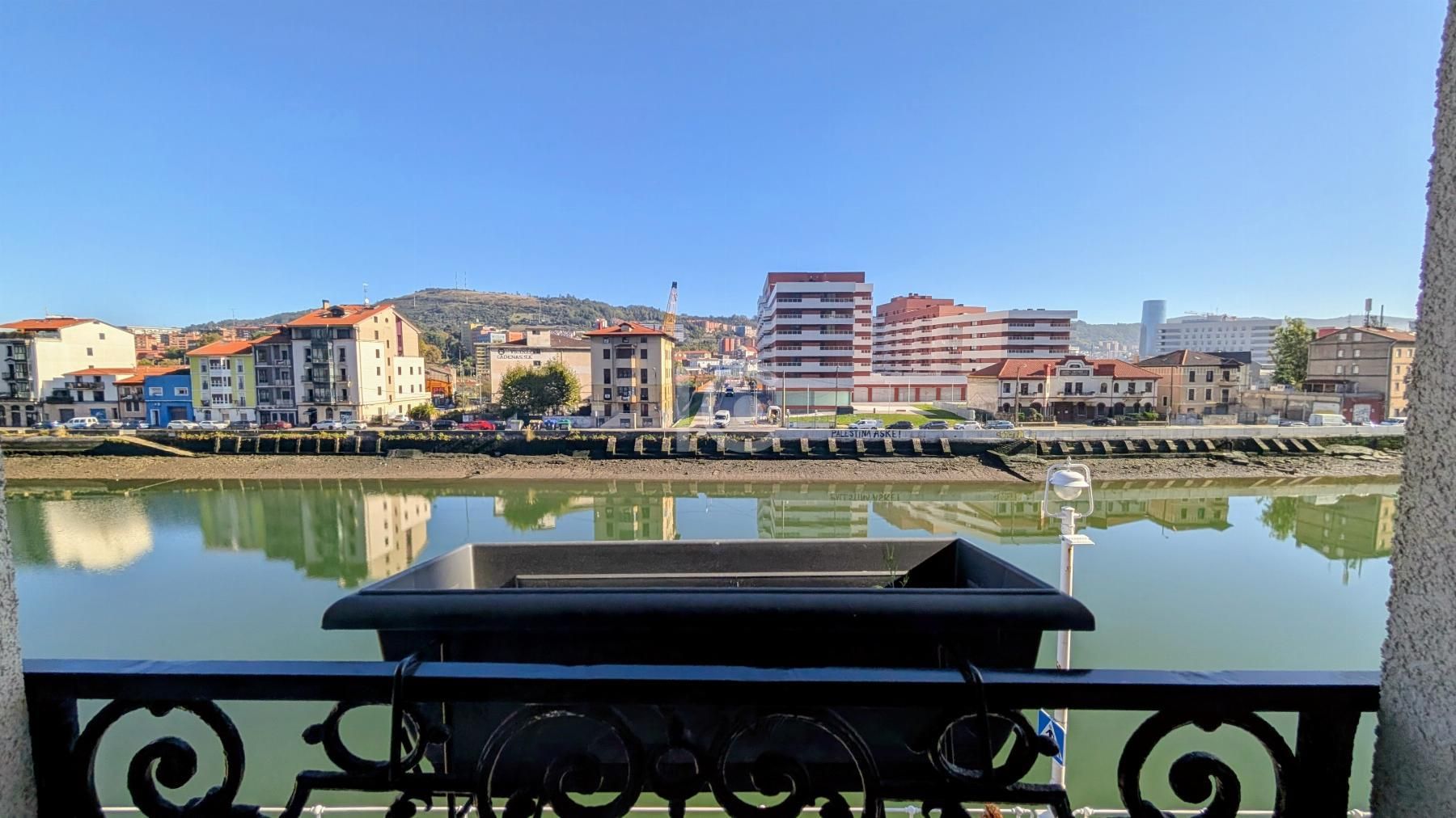 Vista exterior de Pis en venda en Bilbao  amb Calefacció, Terrassa i Traster