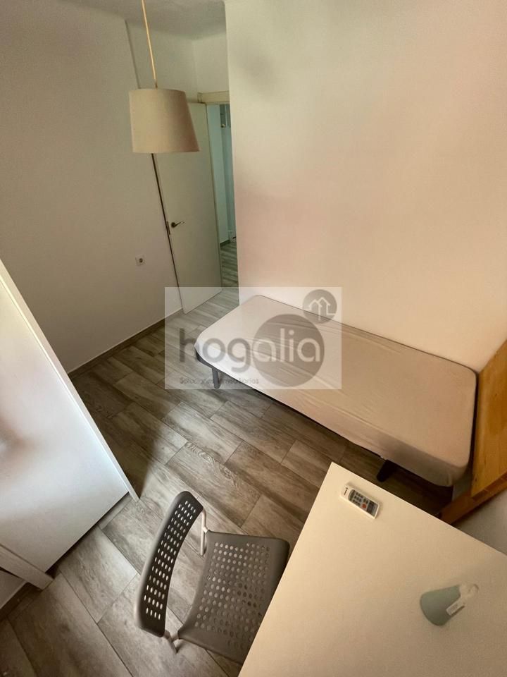 Dormitori de Pis de lloguer en  Sevilla Capital amb Aire condicionat i Moblat