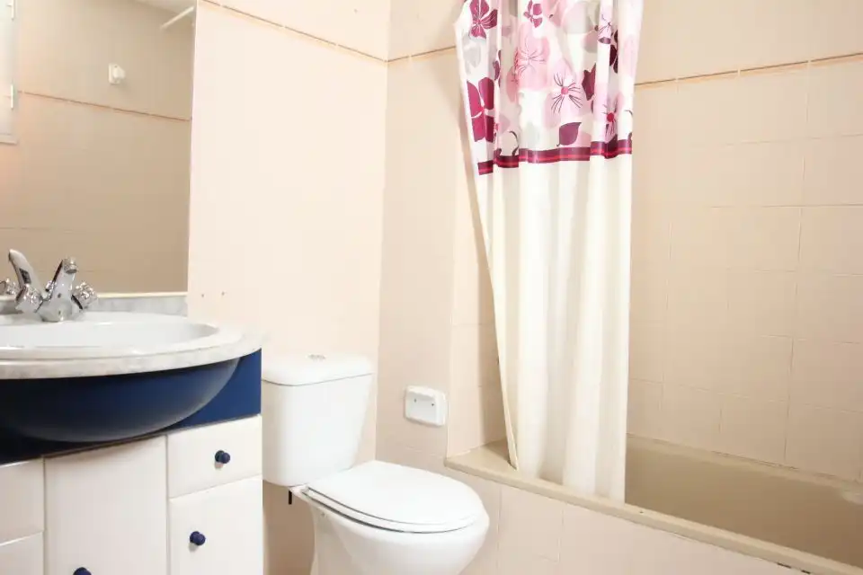 Badezimmer von Wohnung zur Miete in Huesca mit Heizung
