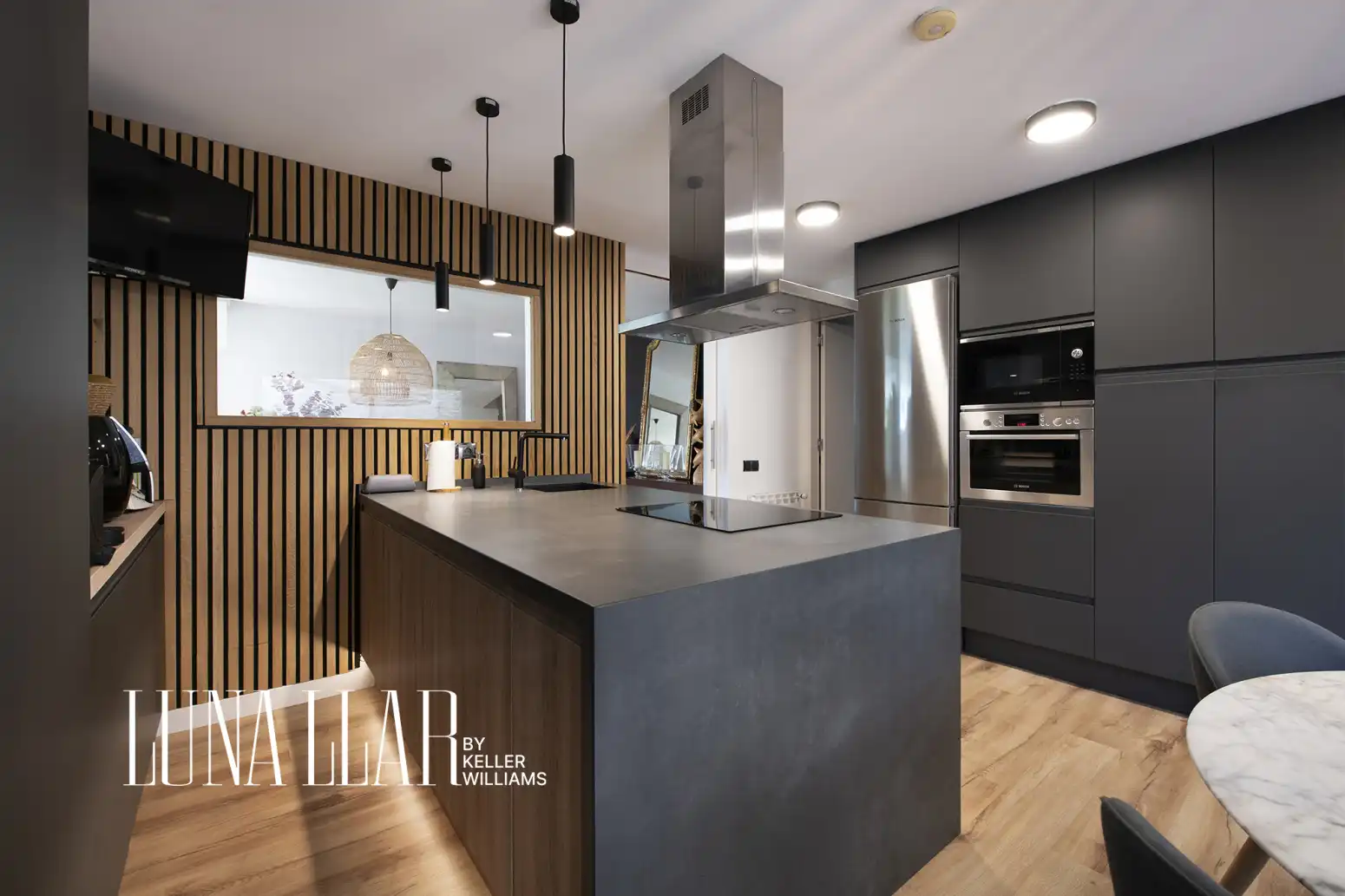Cocina de Casa o chalet en venta en Castelldefels con Aire acondicionado, Calefacción y Parquet