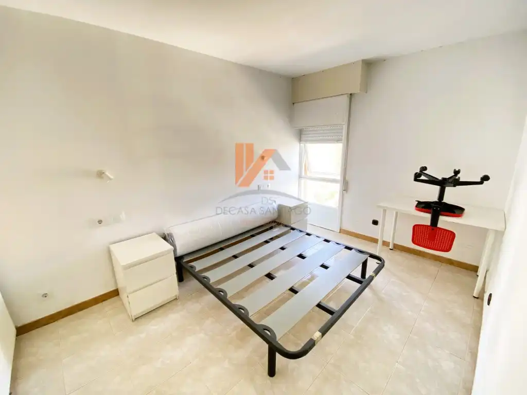 Bedroom of Flat for rent in Santiago de Compostela   with Furnished