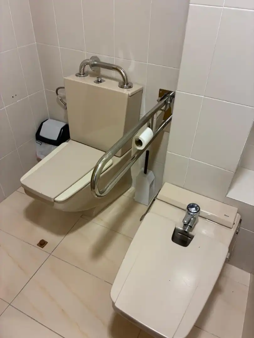 Badezimmer von Geschaftsraum zur Miete in Lugo mit Heizung