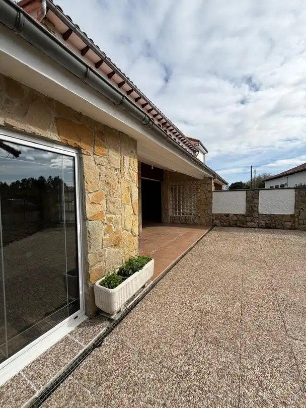 Vista exterior de Casa adosada en venda en Villaviciosa amb Calefacció, Jardí privat i Terrassa