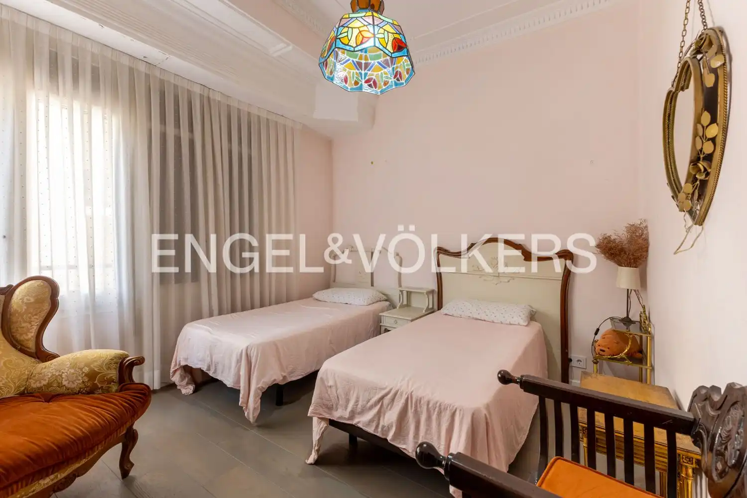 Schlafzimmer von Wohnung zur Miete in Valencia mit Heizung