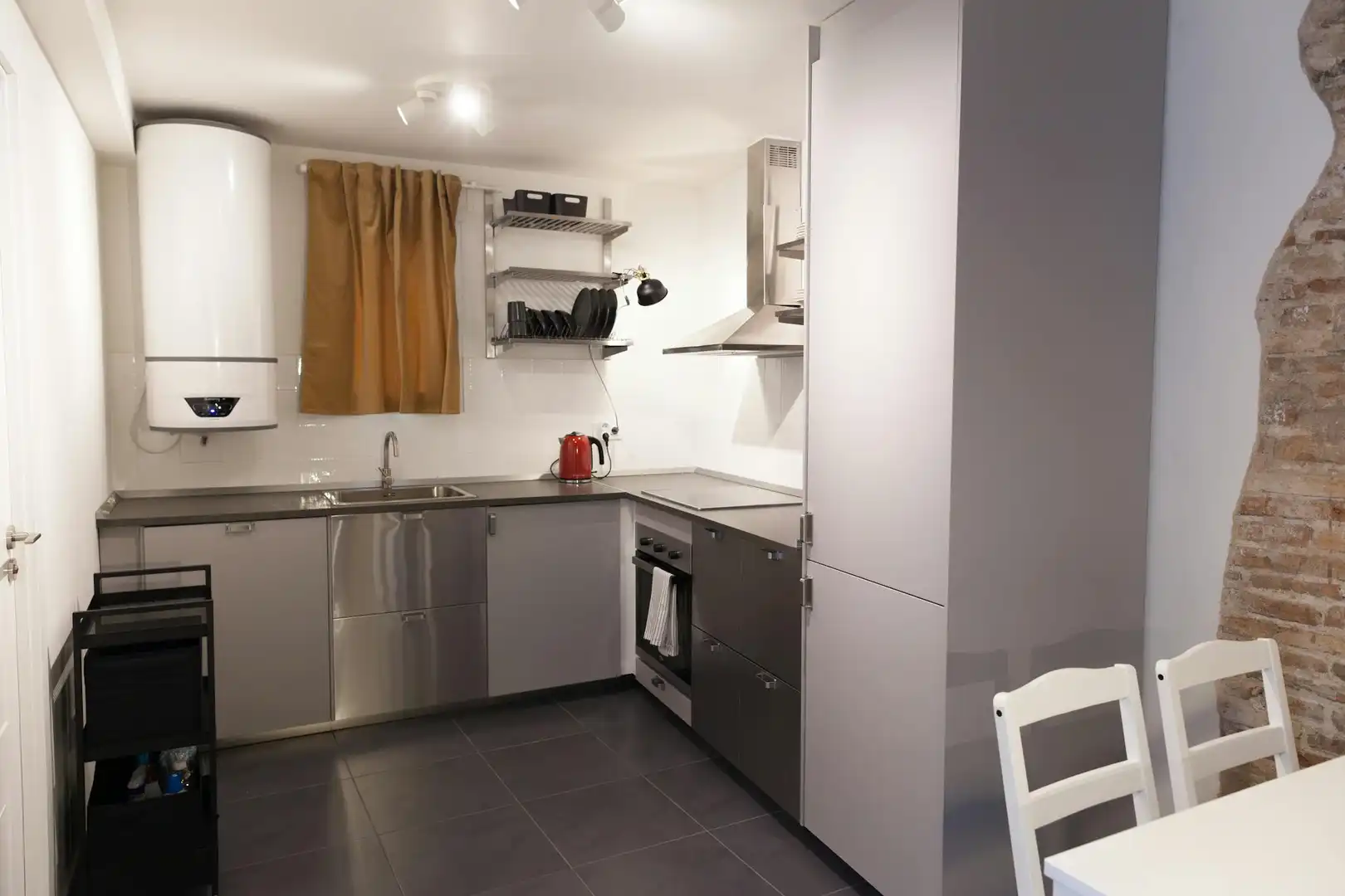 Cuina de Pis de lloguer en Barcelona amb Aire condicionat, Calefacció i Moblat