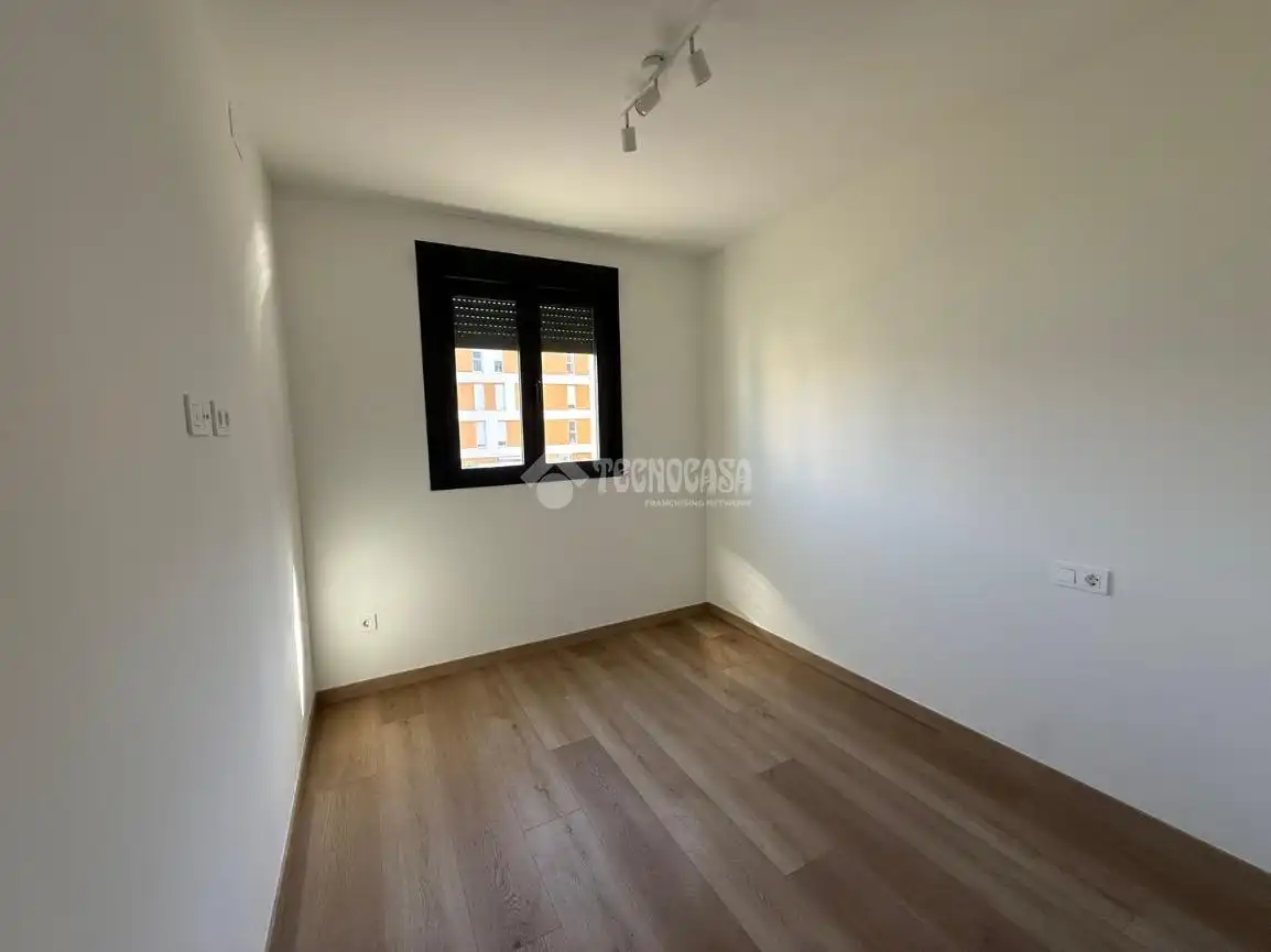 Schlafzimmer von Wohnung zur Miete in Camas mit Terrasse und Abstellraum