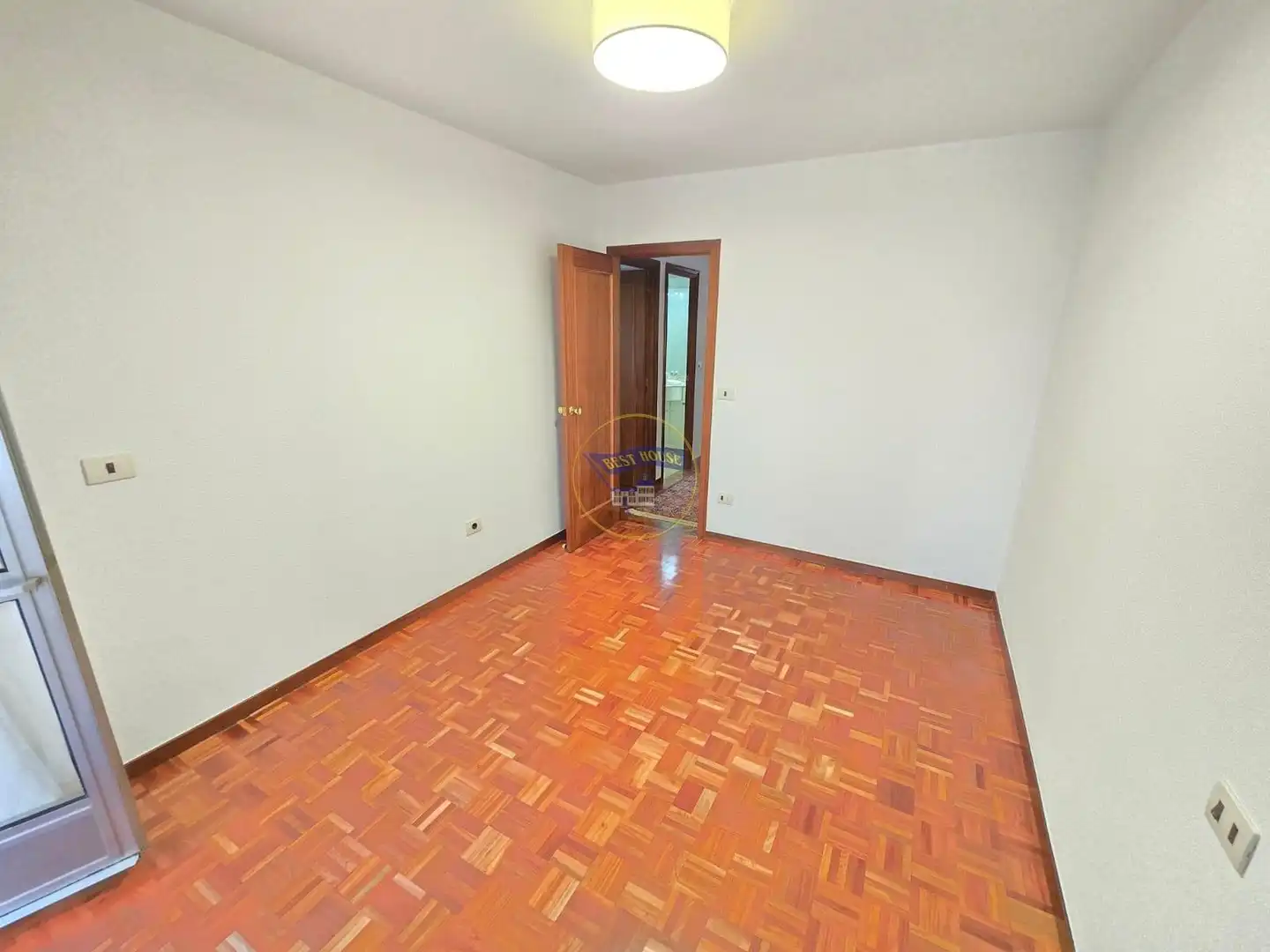 Piso en venta en Vigo  con Calefacción, Parquet y Terraza