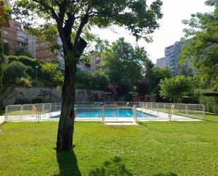 Piscina de Pis en venda en  Madrid Capital amb Calefacció, Jardí privat i Terrassa
