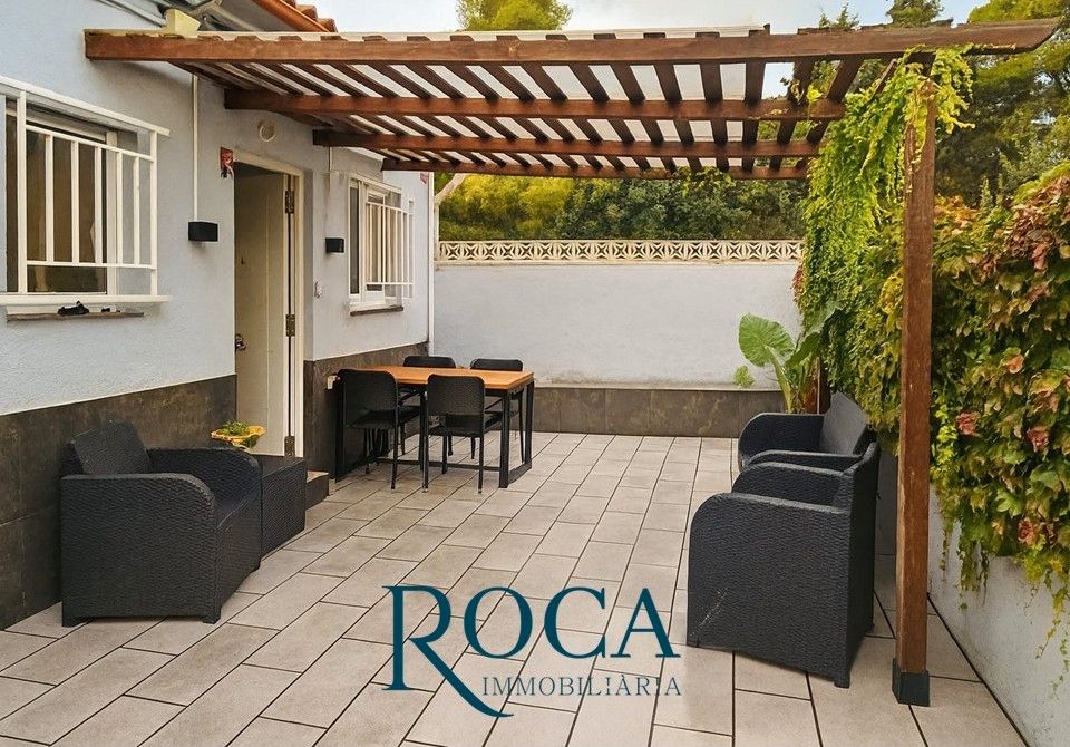 Terrace of Single-family semi-detached for sale in  Barcelona Capital  with Air Conditioner, Heating and Private garden