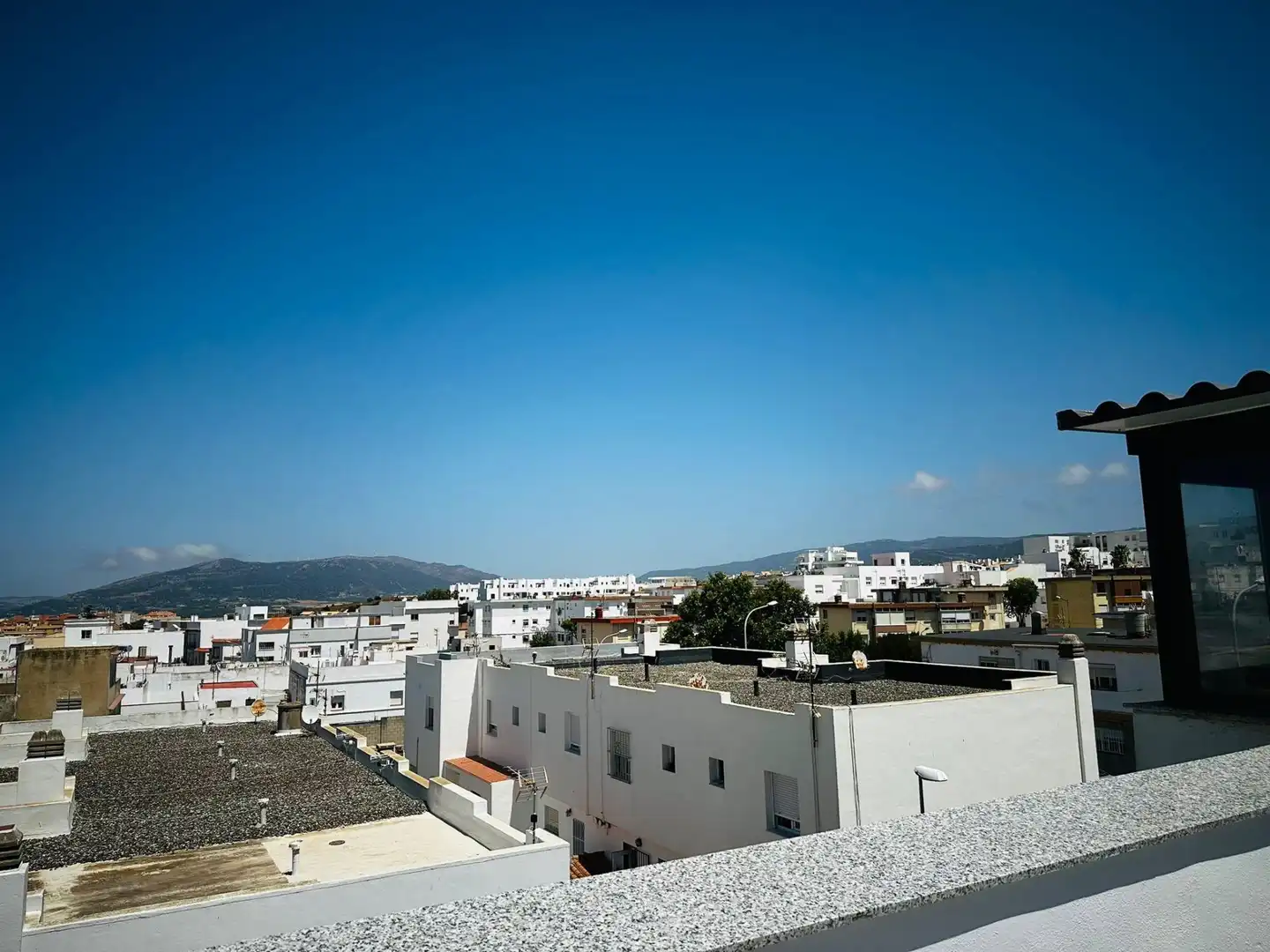 Außenansicht von Wohnungen zum Verkauf in Tarifa mit Klimaanlage, Heizung und Terrasse