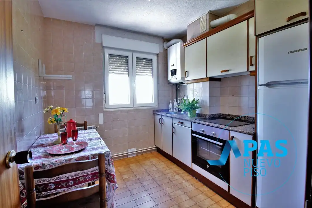 Cocina de Piso en venta en Santander con Calefacción, Trastero y Amueblado