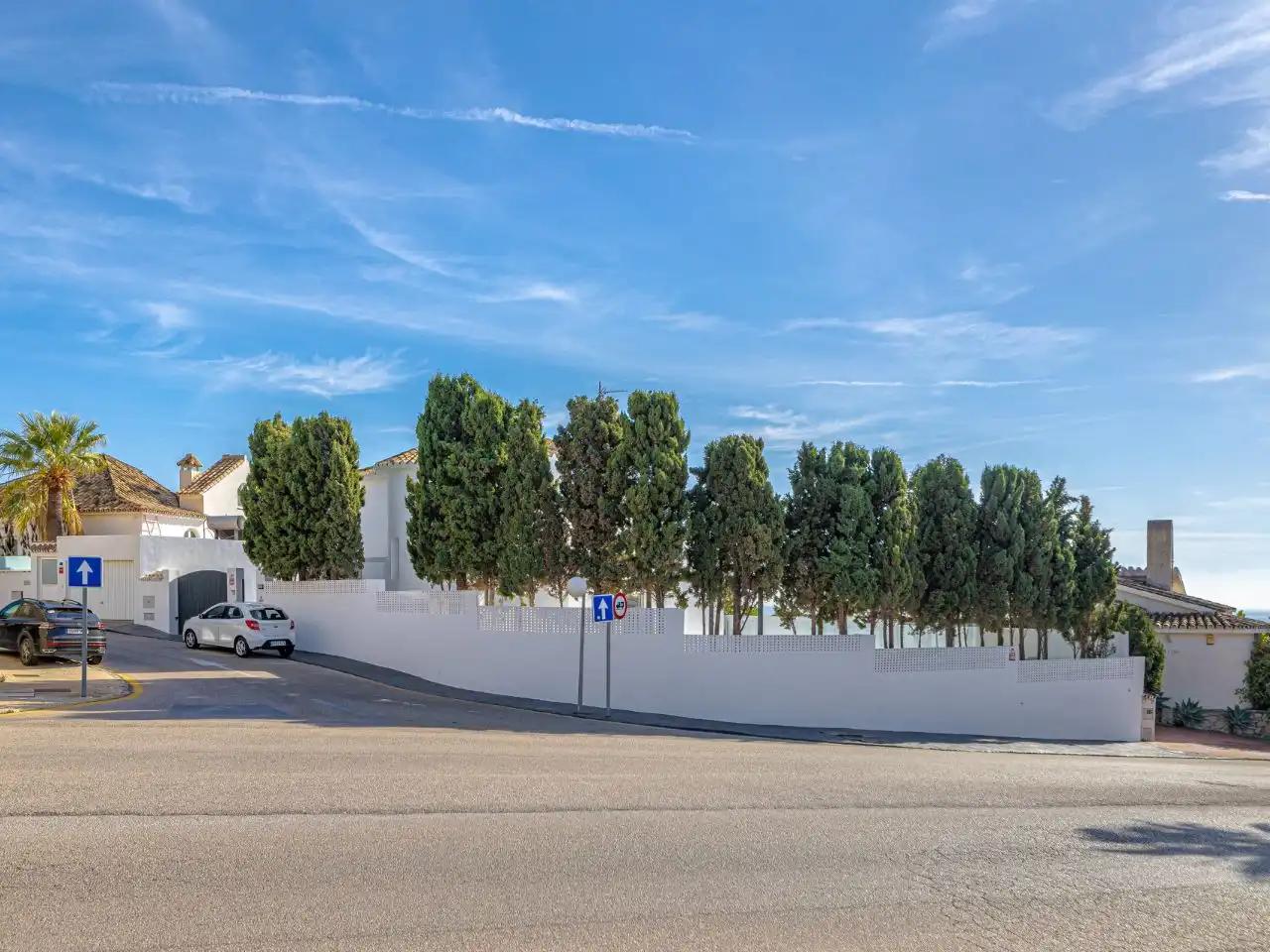 Vista exterior de Casa o xalet en venda en Mijas amb Aire condicionat, Calefacció i Jardí privat