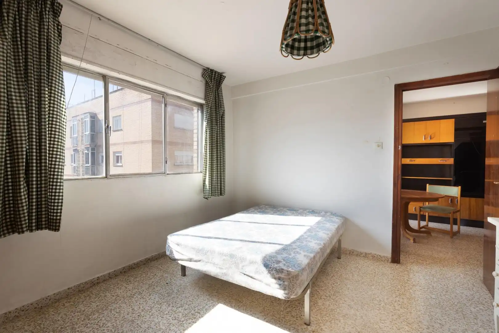 Dormitori de Pis en venda en Granada amb Terrassa