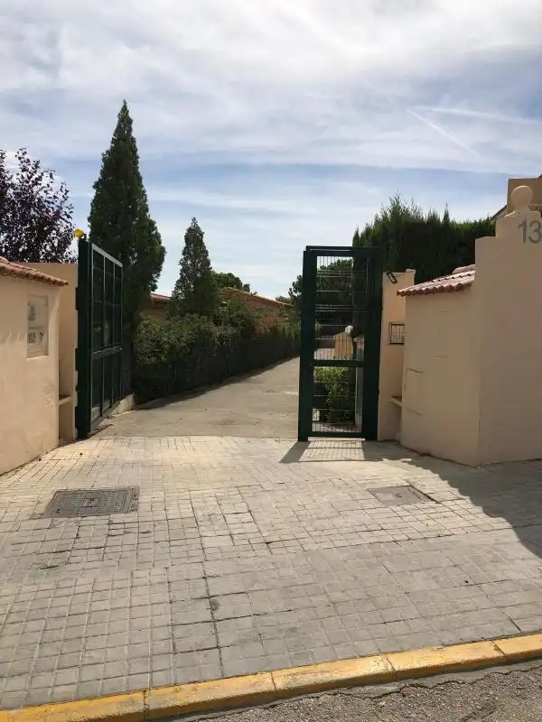 Parking de Casa adosada de alquiler en Godella con Calefacción y Piscina