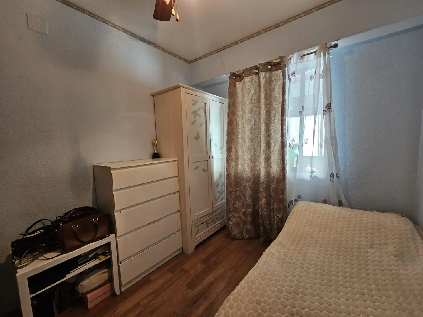 Habitación de Piso en venta en Valencia con Aire acondicionado, Terraza y Amueblado