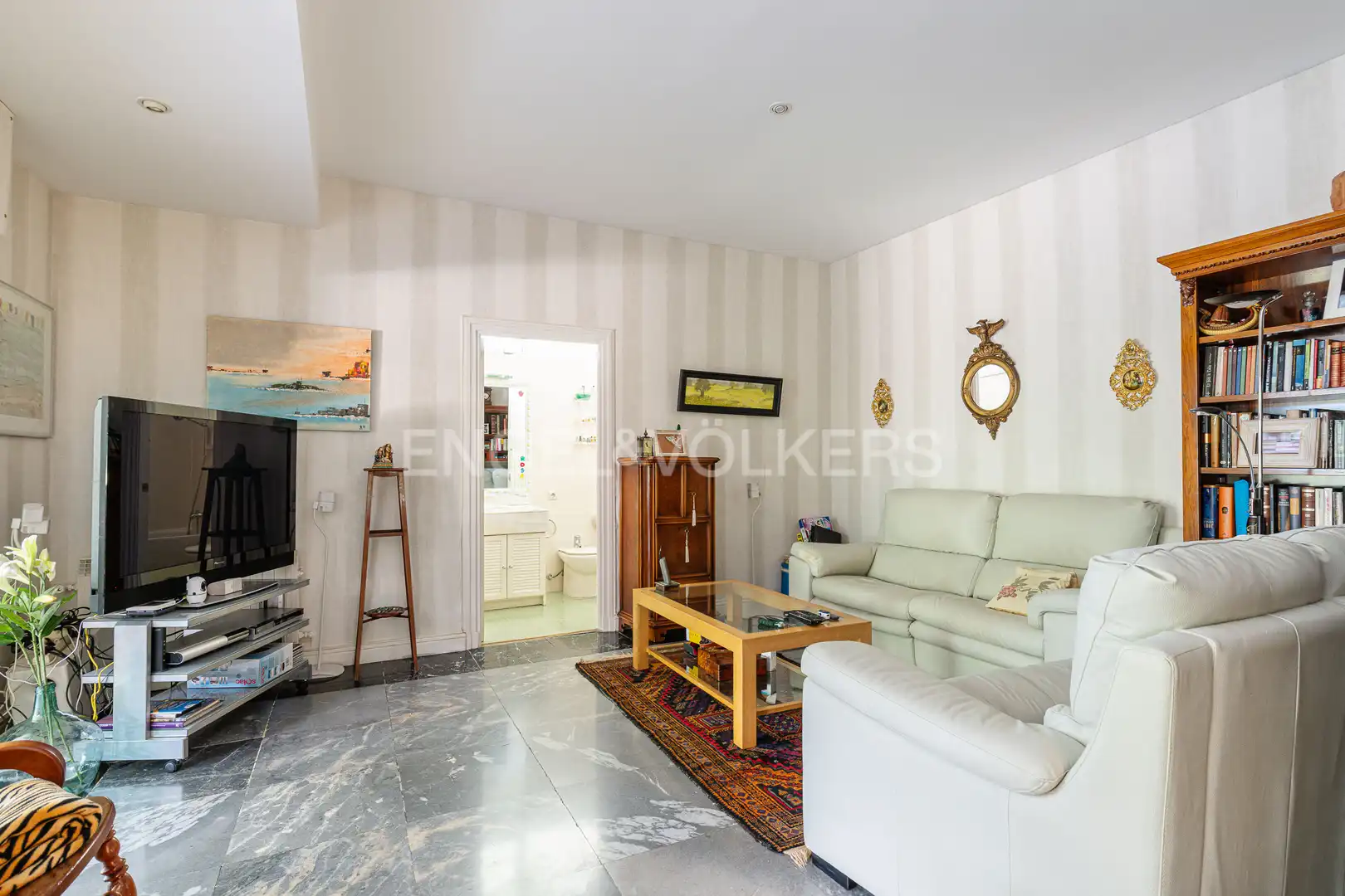 Sala d'estar de Casa o xalet en venda en Majadahonda amb Aire condicionat, Calefacció i Jardí privat