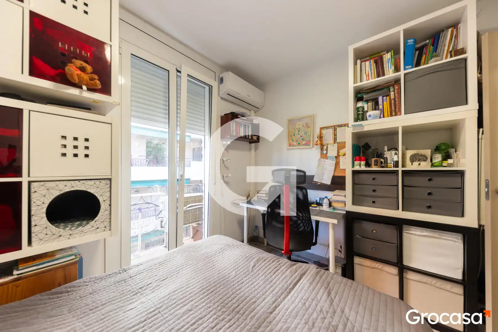 Bedroom of Flat for sale in Barcelona  with Air Conditioner, Oven and Washing machine