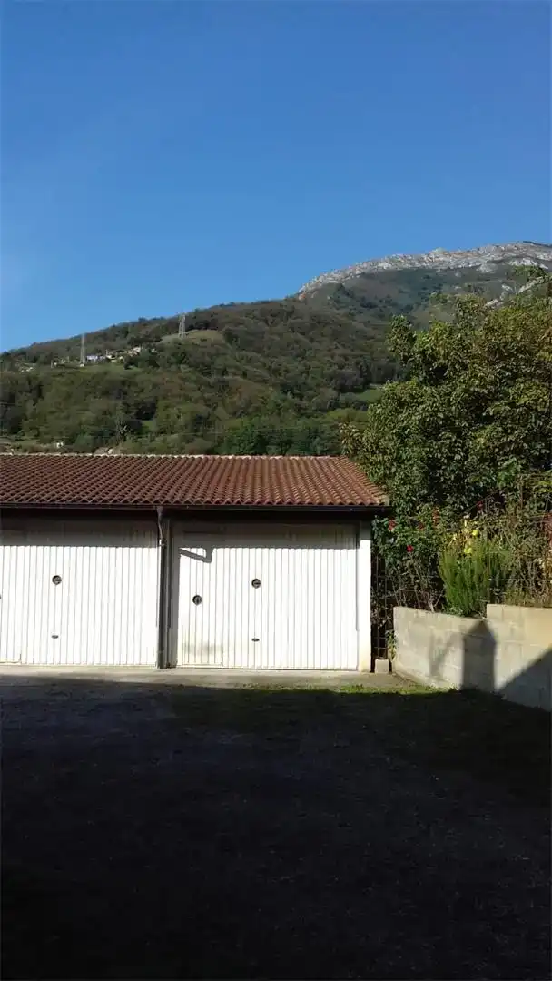 Vista exterior de Planta baja en venta en Lena con Jardín privado, Trastero y Amueblado