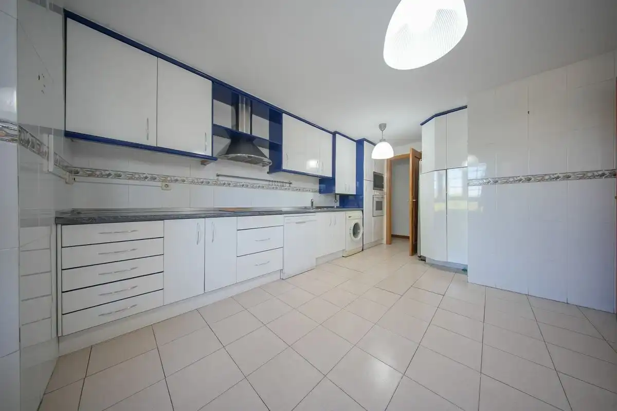 Cocina de Casa adosada en venta en Pozuelo de Alarcón con Aire acondicionado, Calefacción y Jardín privado