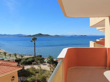 Apartment with balcony to rent in Playa de las Gaviotas - El Pedrucho