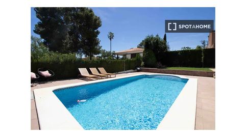 Piso en alquiler de 5 habitaciones en La Pobla de Vallbona