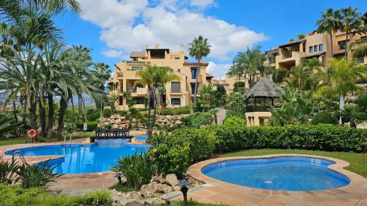 Exterior view of Flat for sale in Estepona  with Air Conditioner, Terrace and Alarm