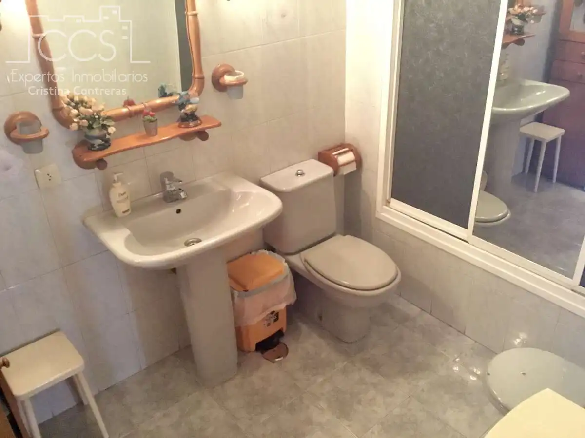 Baño de Casa adosada en venta en Sevilla con Aire acondicionado, Terraza y Trastero