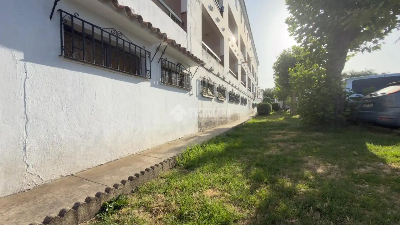 Vista exterior de Pis en venda en Los Barrios amb Aire condicionat i Calefacció