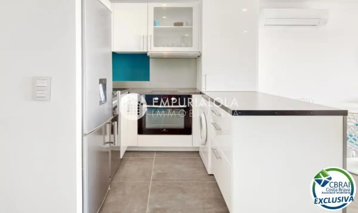 Cuina de Apartament en venda en Roses amb Aire condicionat, Calefacció i Moblat