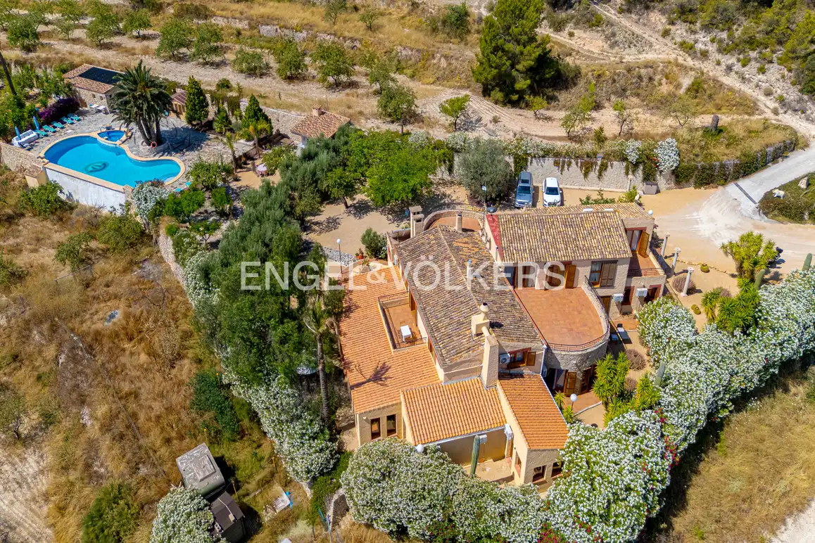 Vista exterior de Casa o chalet en venta en Relleu con Aire acondicionado, Jardín privado y Terraza