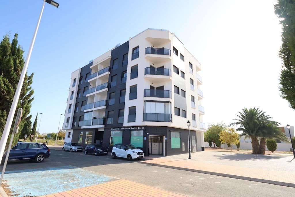 Vista exterior de Apartament en venda en San Pedro del Pinatar amb Aire condicionat, Calefacció i Terrassa